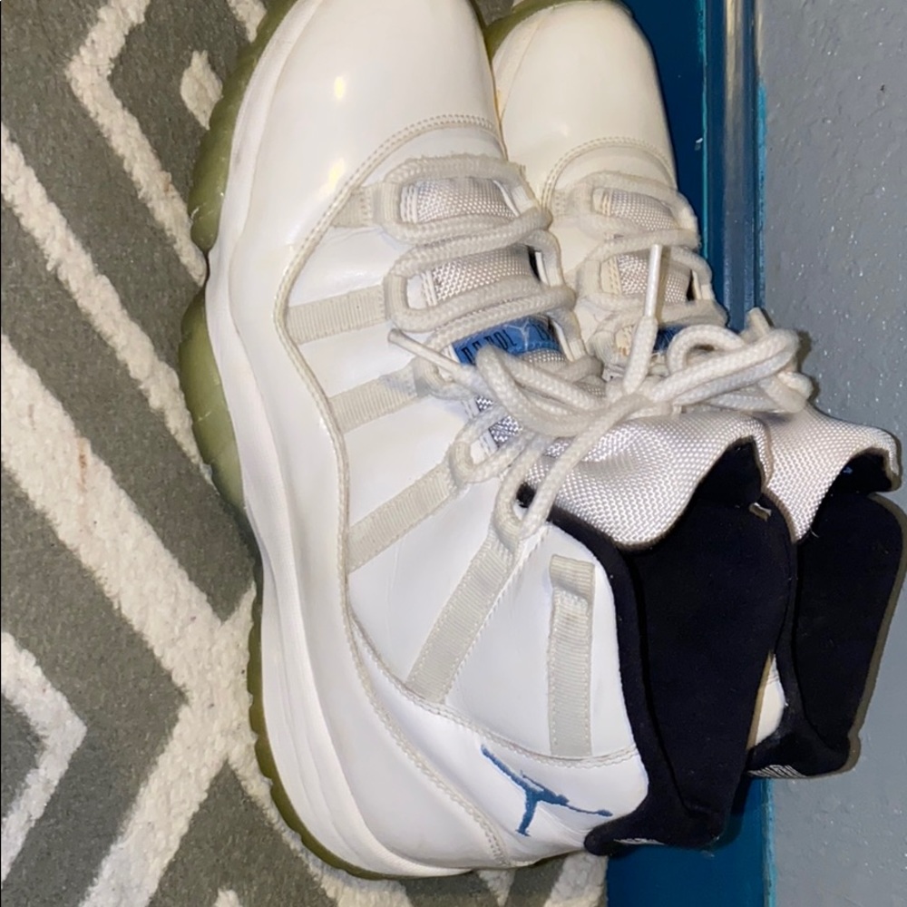 Sneaker reseller - Picture 2 of 5